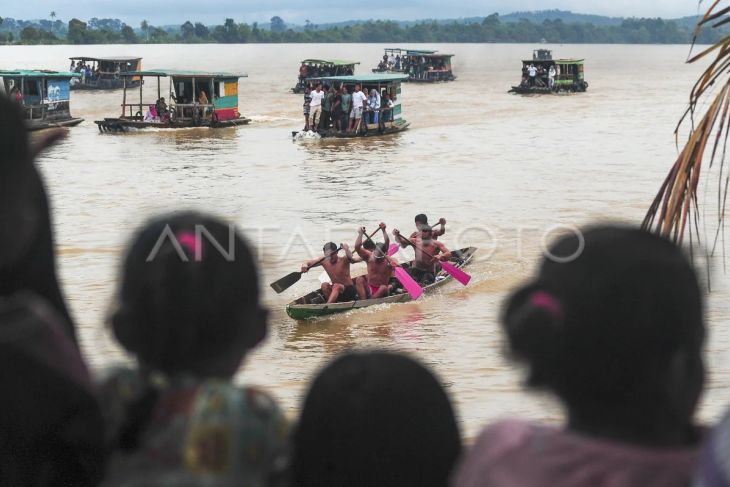 Tradisi lomba sisir perahu di Batanghari