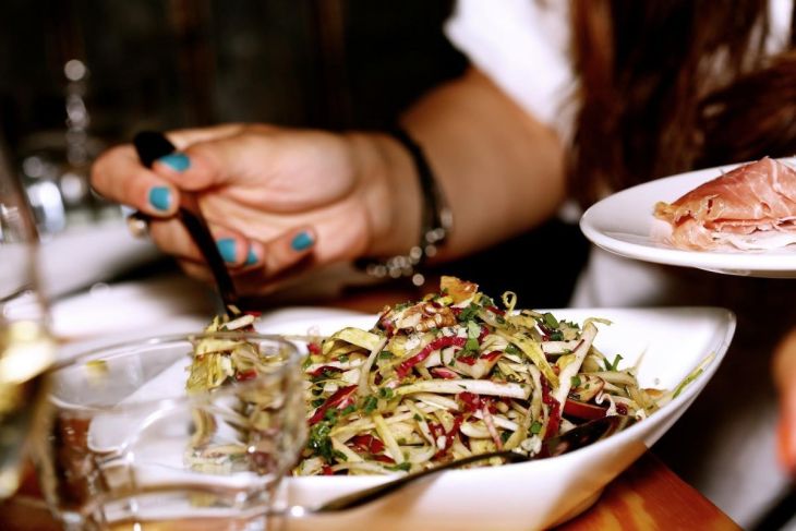 Makan malam sebelum pukul 19.00 demi kesehatan jantung