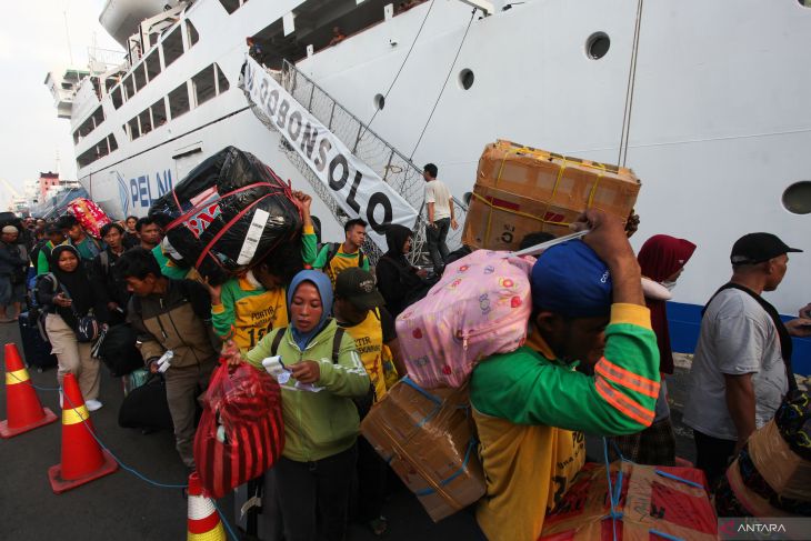 Arus balik lebaran di Pelabuhan Tanjung Perak Surabaya