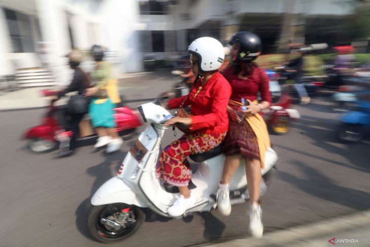 Peringatan Hari Kartini pecinta skuter