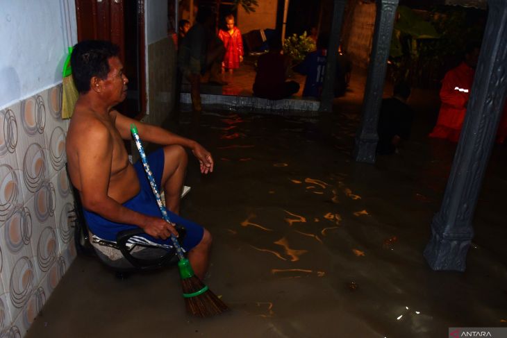 Banjir akibat hujan deras di Madiun