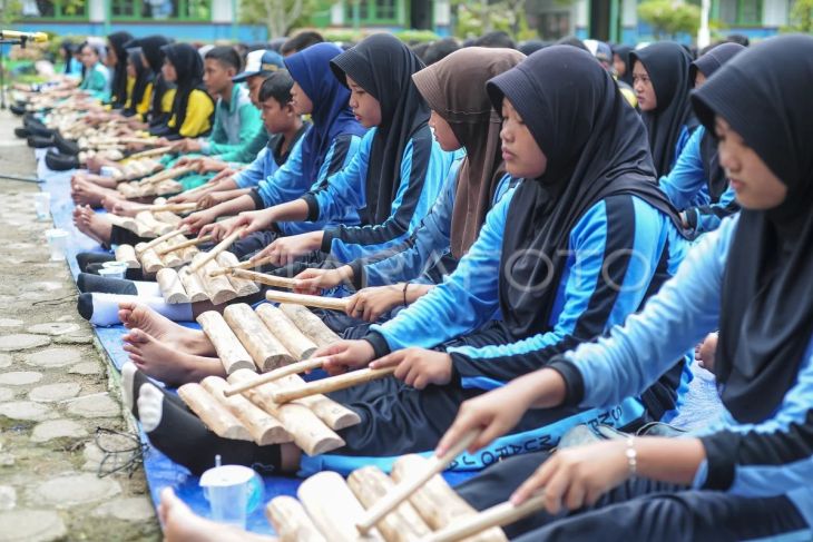 Pelestarian warisan budaya melalui muatan lokal sekolah