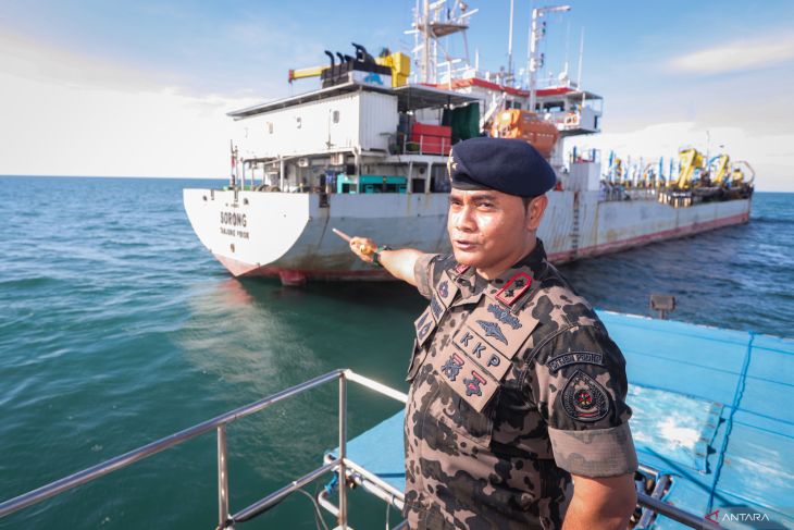 PSDKP segel kapal di Perairan Lamongan