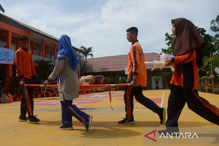 FOTO - Simulasi evakuasi mandiri tsunami di Aceh Besar