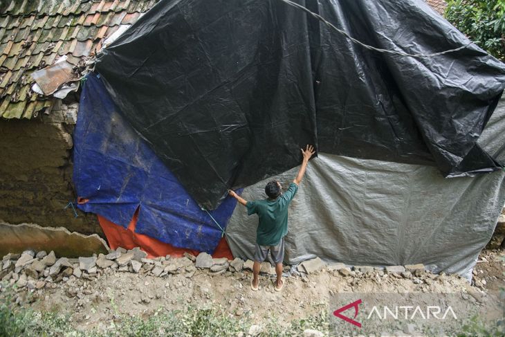 Rumah terdampak gempa Garut di Bandung Barat