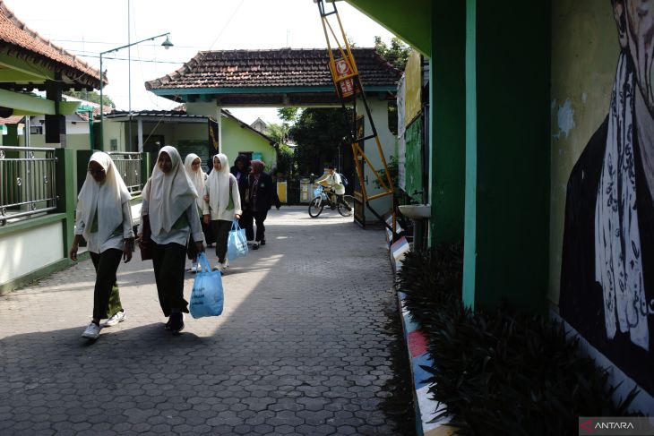 Gerakan sedekah sampah sekolah di Jombang