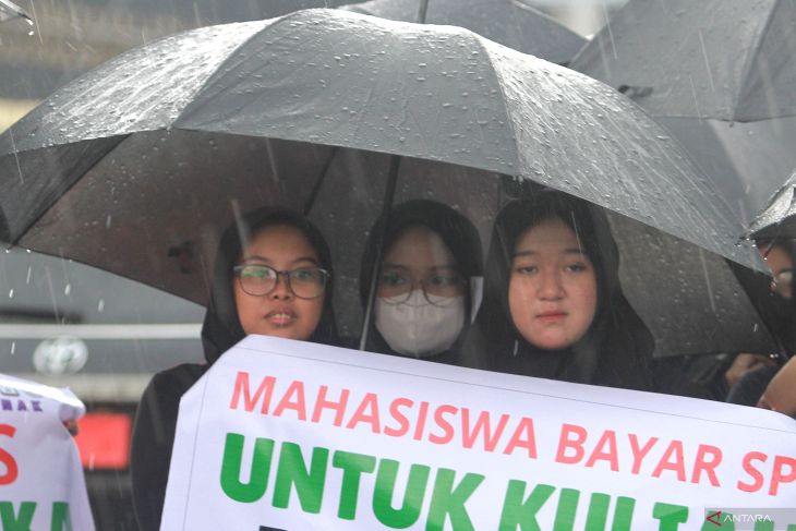 AKSI DAMAI PERINGATI HARI PENDIDIKAN NASIONAL