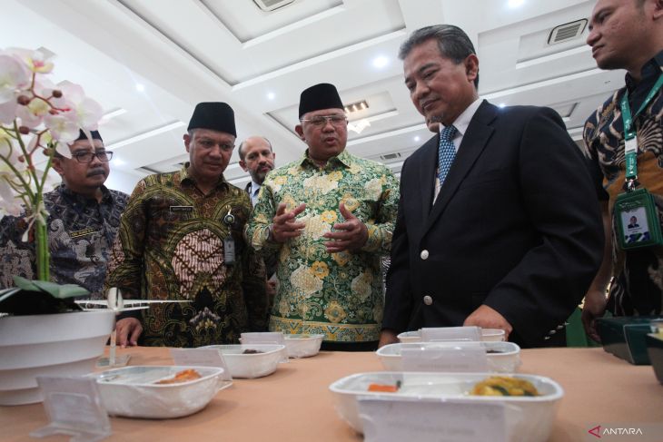 Menu makanan jemaah calon haji di pesawat