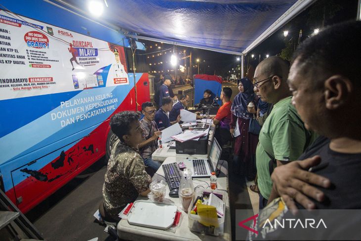 Layanan Adminduk malam hari