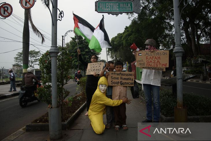 Aksi peringatan hari Palang Merah Internasional