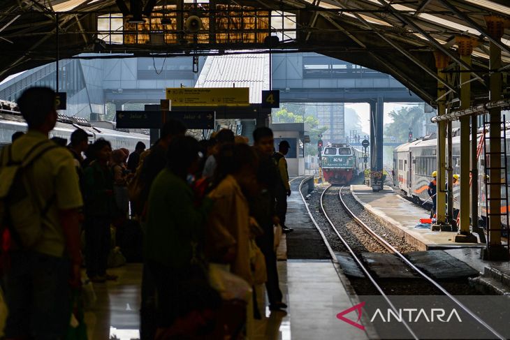 KAI tambah pengoperasian kereta antisipasi lonjakan penumpang