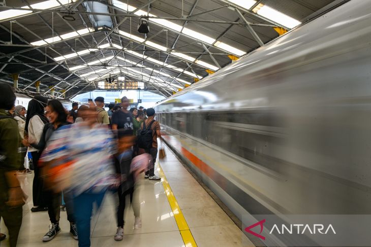 KAI tambah pengoperasian kereta antisipasi lonjakan penumpang