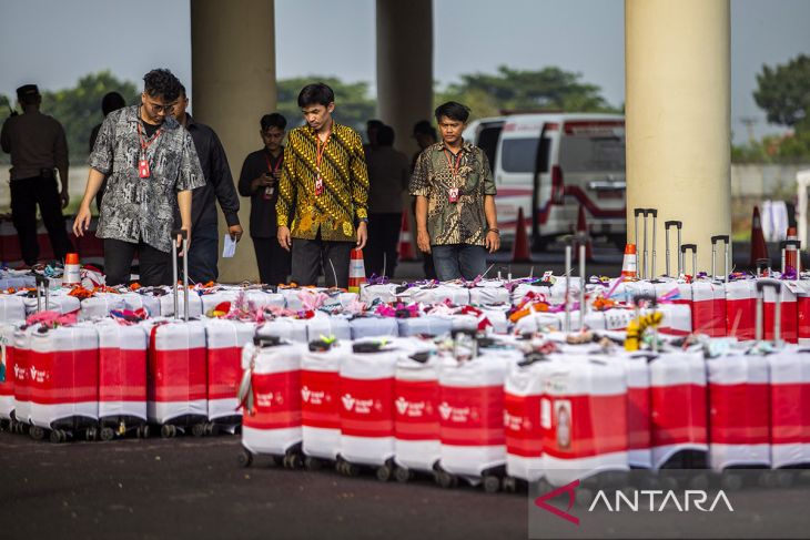 Kedatangan jamaah calon haji di asrama haji embarkasi Kertajati