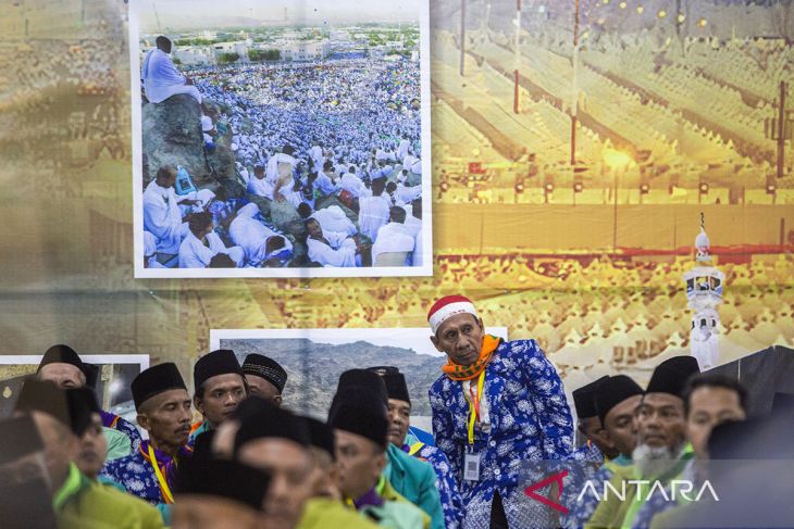 Kedatangan jamaah calon haji di asrama haji embarkasi Kertajati