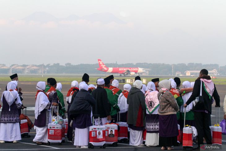 Pemberangkatan jamaah calon haji embarkasi Surabaya