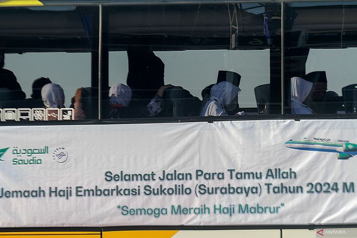 Pemberangkatan jamaah calon haji embarkasi Surabaya