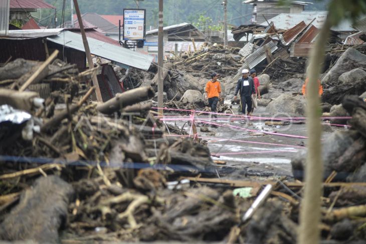 Banjir bandang di Agam Sumatera Barat