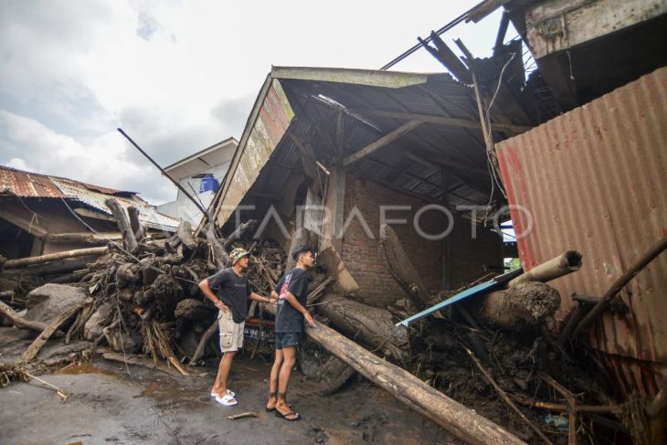 Banjir bandang di Agam Sumatera Barat