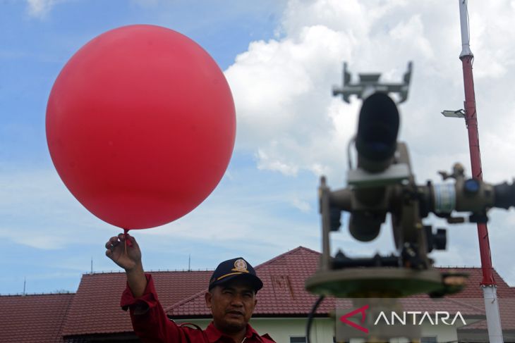 FOTO - Pelepasan pilot balon cuaca di Aceh besar