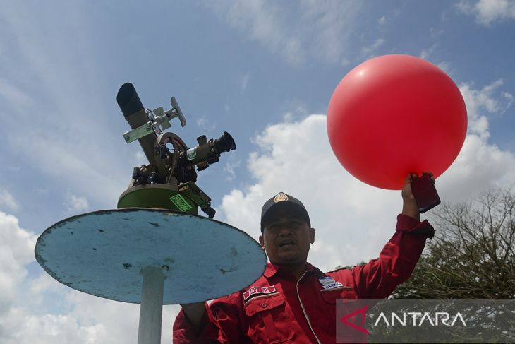 FOTO - Pelepasan pilot balon cuaca di Aceh besar