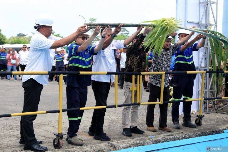 Tradisi manten tebu di Pabrik Gula PT RMI Blitar