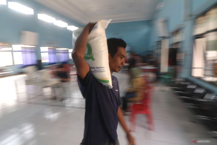Distribusi bantuan pangan di Kota Kediri