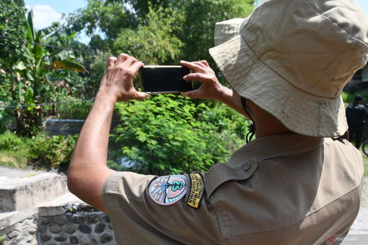 Pengecekan lokasi penemuan buaya di Madiun