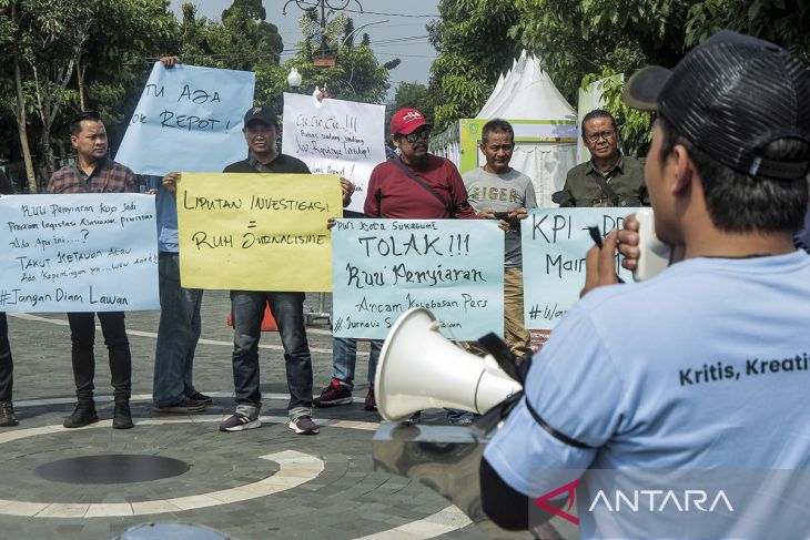 Aksi tolak RUU Penyiaran di Sukabumi
