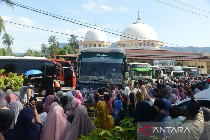 FOTO - Pelepasan JCH kloter pertama Aceh Besar