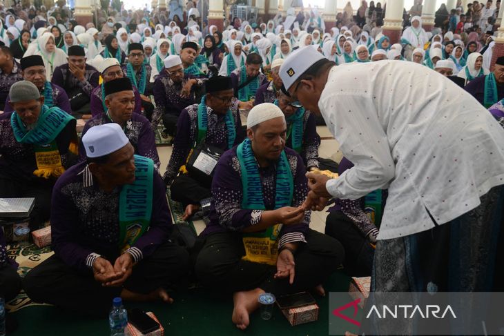 FOTO - Tradisi peusijuek JCH Aceh Besar