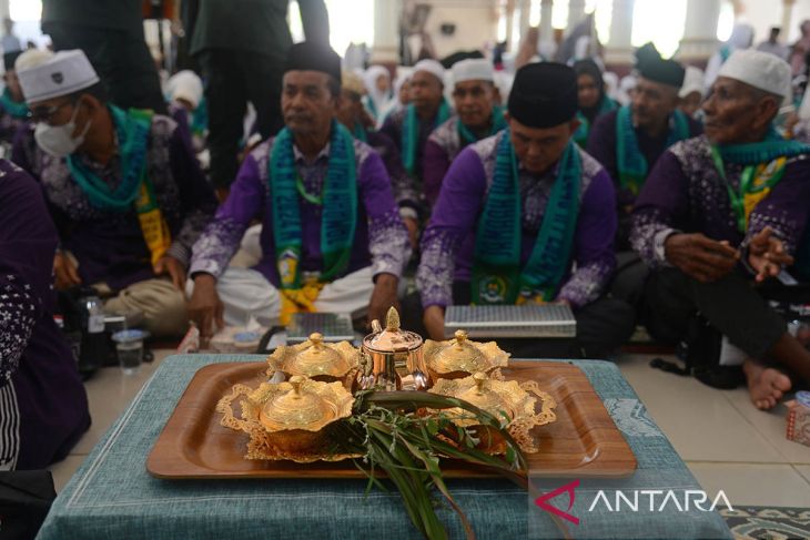 FOTO - Tradisi peusijuek JCH Aceh Besar