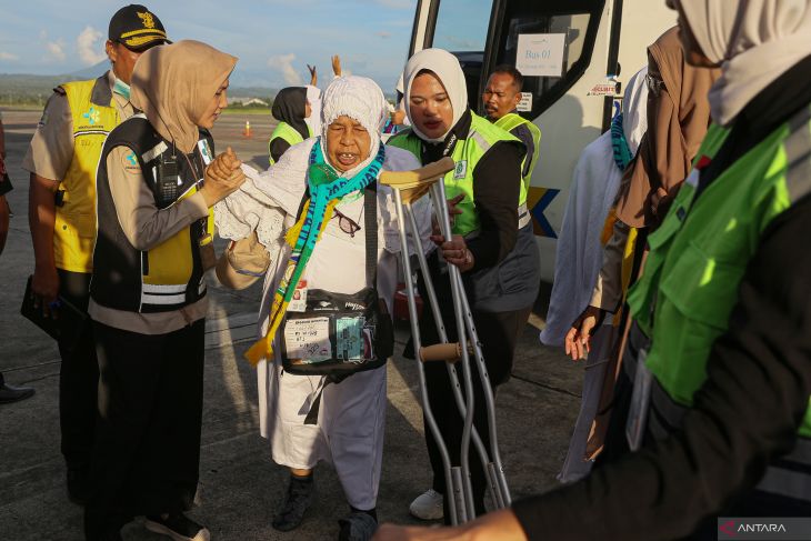 Keberangkatan 393 calon haji kloter pertama Aceh