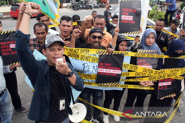 FOTO - Aksi jurnalis Aceh tolak revisi UU Penyiaran