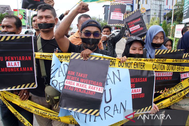 FOTO - Aksi jurnalis Aceh tolak revisi UU Penyiaran