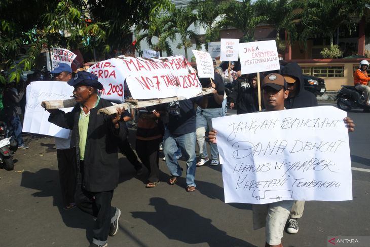 Warga Jember tolak Hari Tanpa Tembakau Sedunia