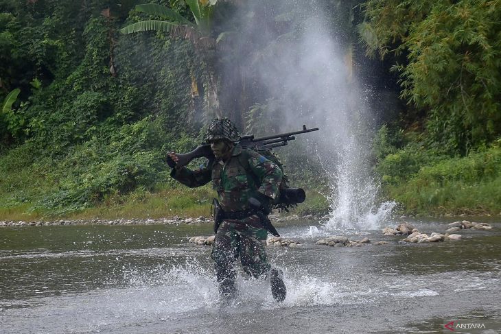 Latihan serangan terhadap daerah musuh