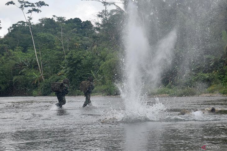 Latihan serangan terhadap daerah musuh