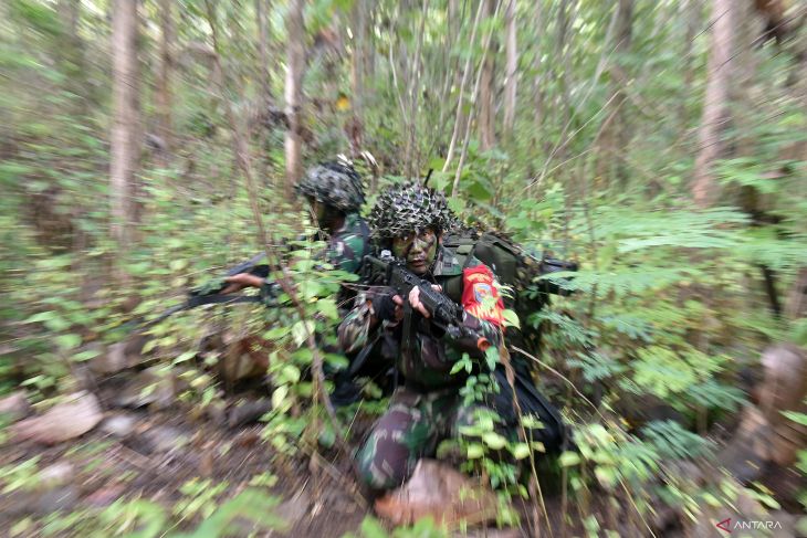 Latihan serangan terhadap daerah musuh