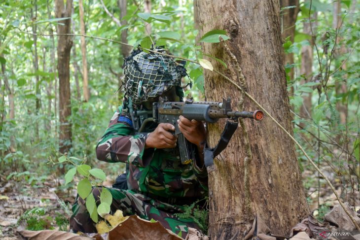 Latihan serangan terhadap daerah musuh