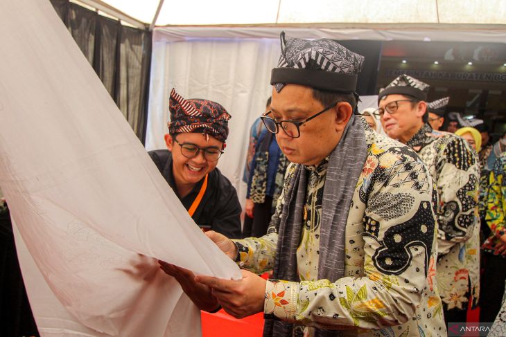 Pembukaan Pekan Batik Daerah Budaya Bangsa Se-Jatim