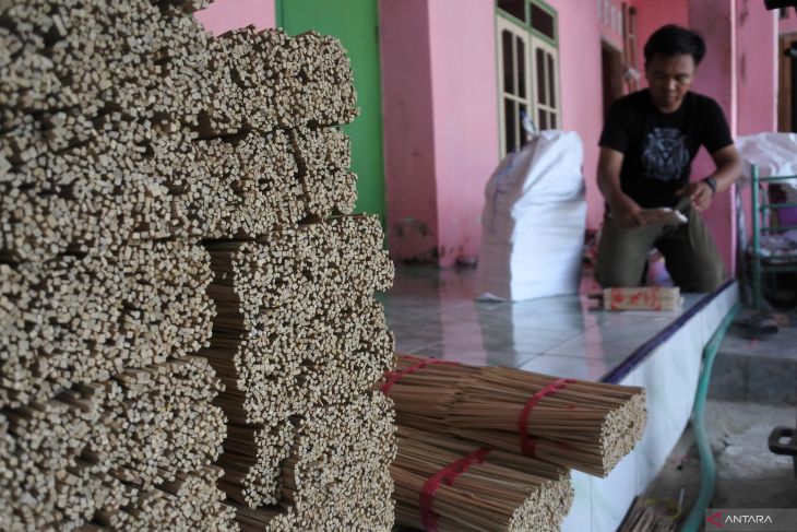 Produksi tusuk sate naik jelang Idul Adha