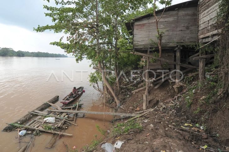 Rumah terdampak abrasi Sungai Batanghari