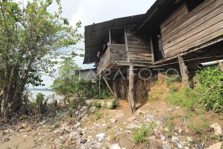 Rumah terdampak abrasi Sungai Batanghari