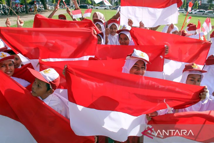 FOTO - Gerakan nasional 10 juta bendera merah putih