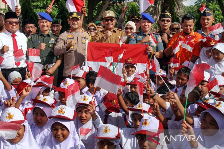 FOTO - Gerakan nasional 10 juta bendera merah putih