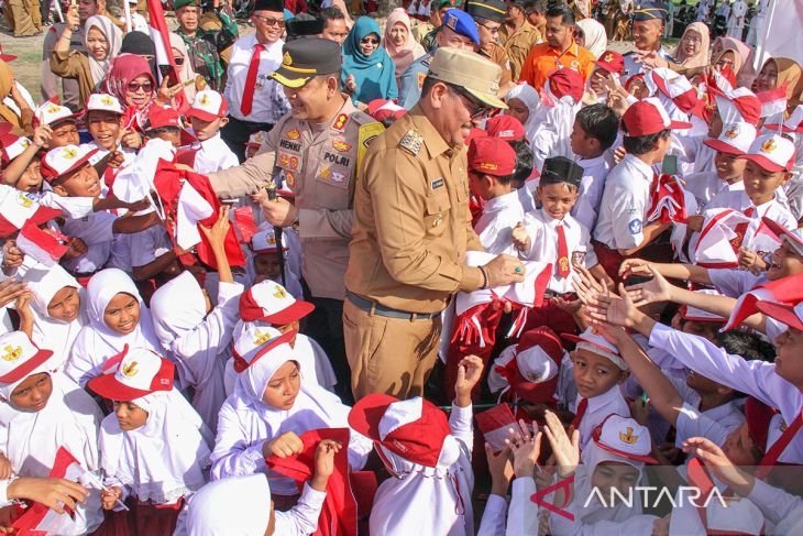 FOTO - Gerakan nasional 10 juta bendera merah putih