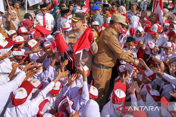 FOTO - Gerakan nasional 10 juta bendera merah putih