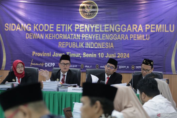 Sidang kode etik penyelenggara Pemilu di Jawa Timur