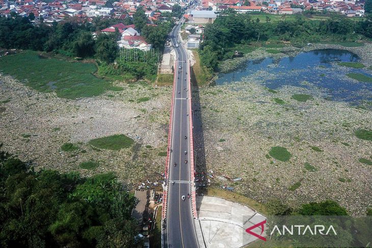 Sampah di Sungai CItarum