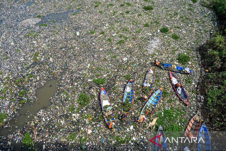 Sampah di Sungai CItarum